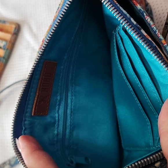 Hobo small cadence crossbody with wallet - Picture 5 of 7